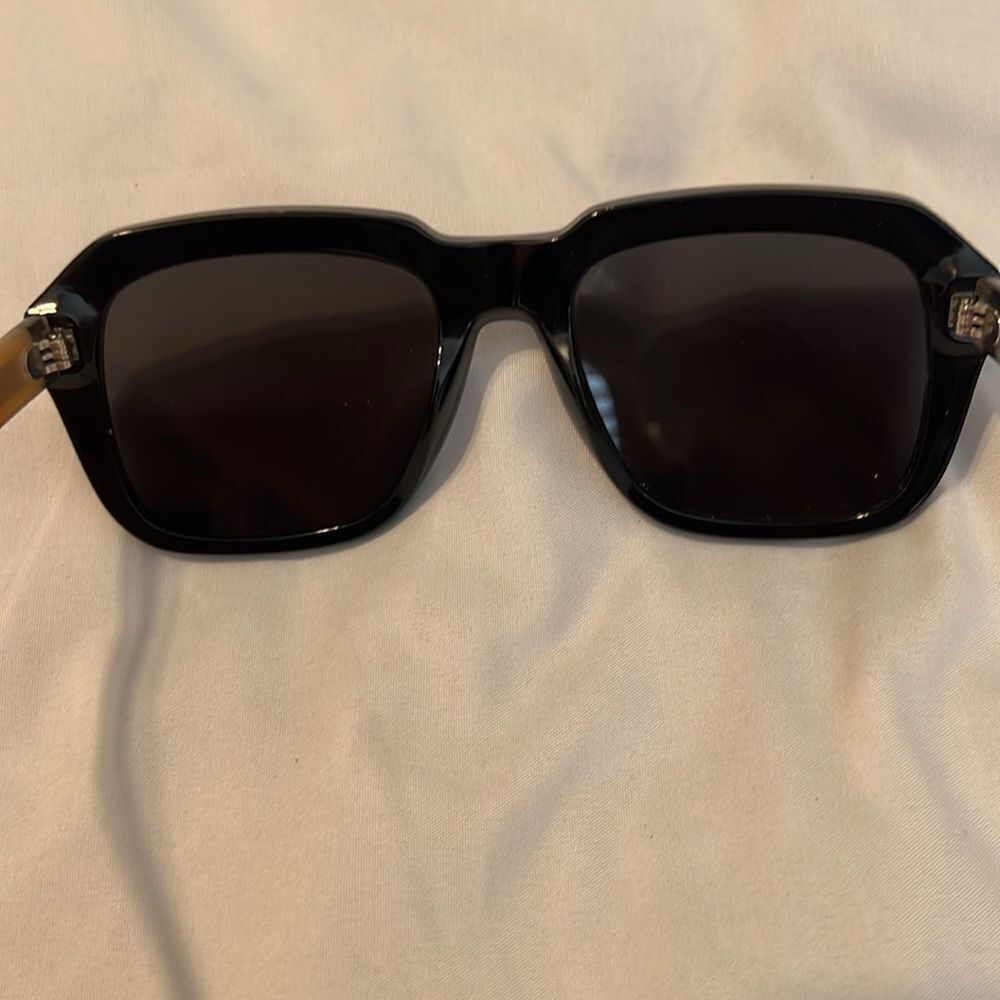Burberry Elsa black round sunglasses signature print stems excellent condition - Picture 8 of 11